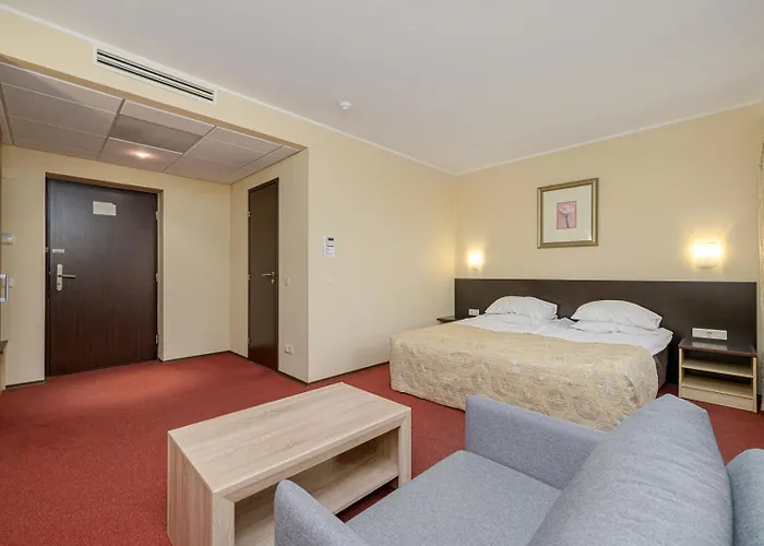 Rocca Al Mare מלון 4*